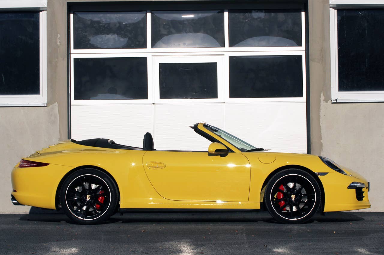 2013 Porsche 911 Carrera 4S side view