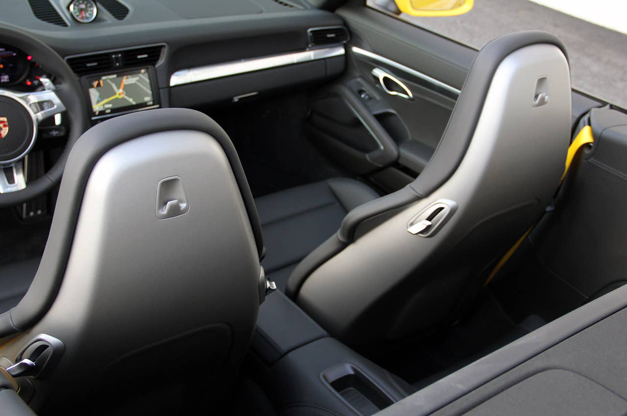 2013 Porsche 911 Carrera 4S seats