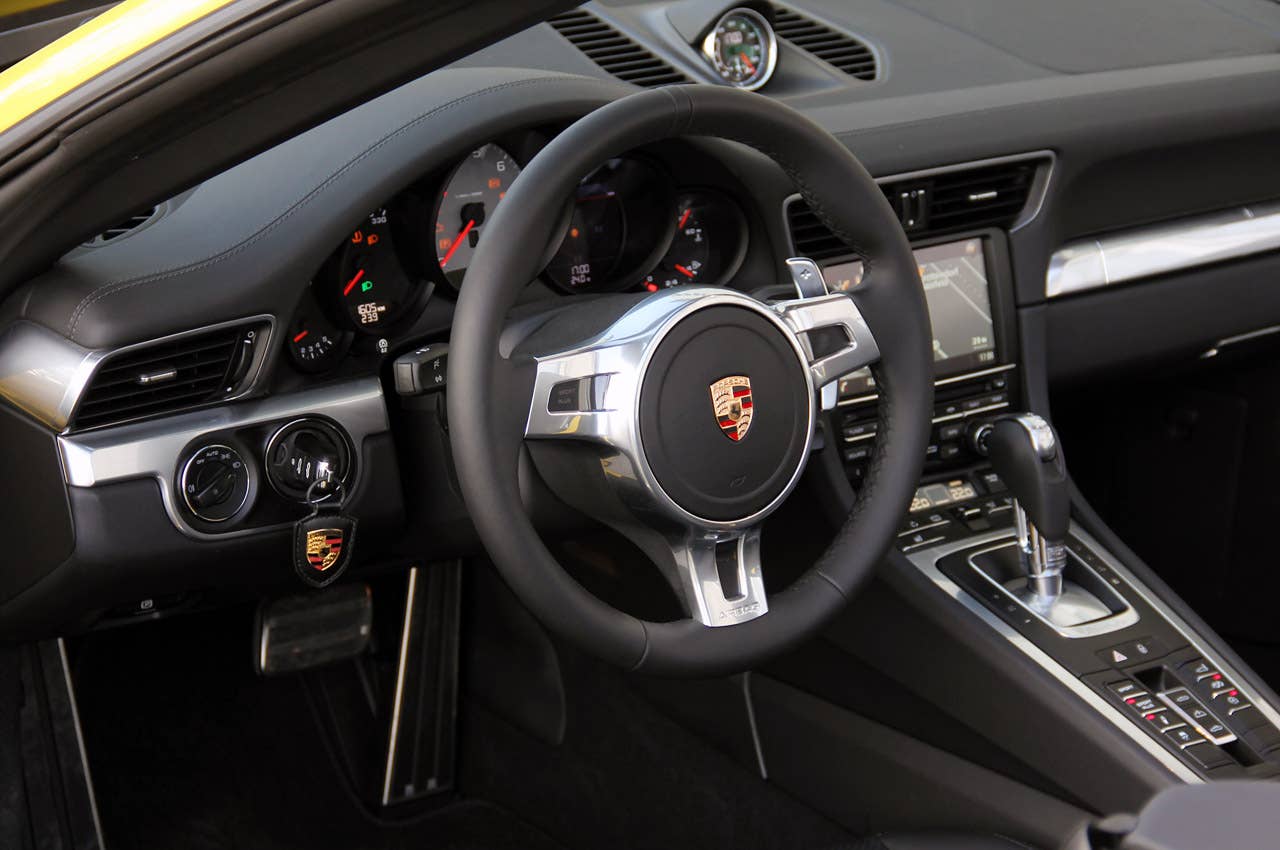 2013 Porsche 911 Carrera 4S interior