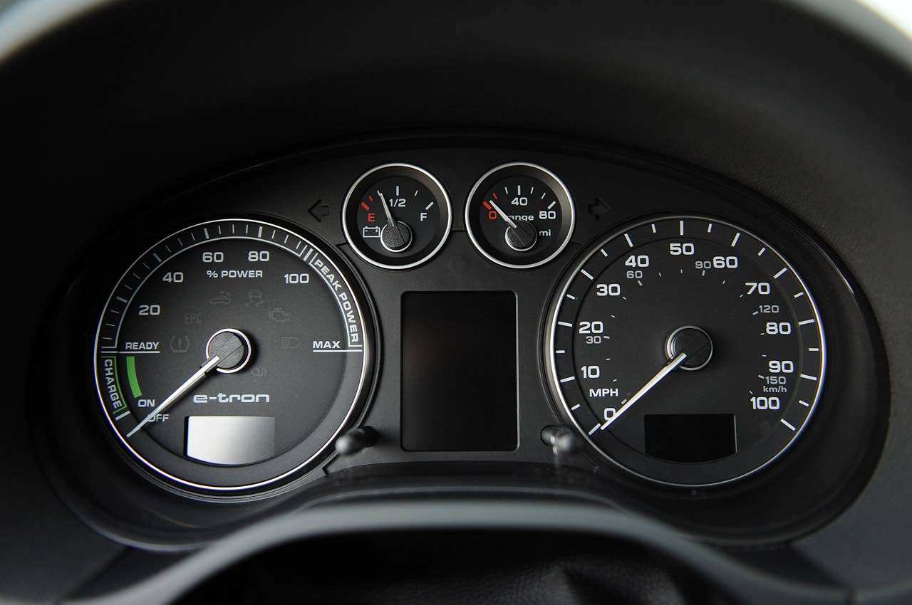 Audi A3 e-tron gauges