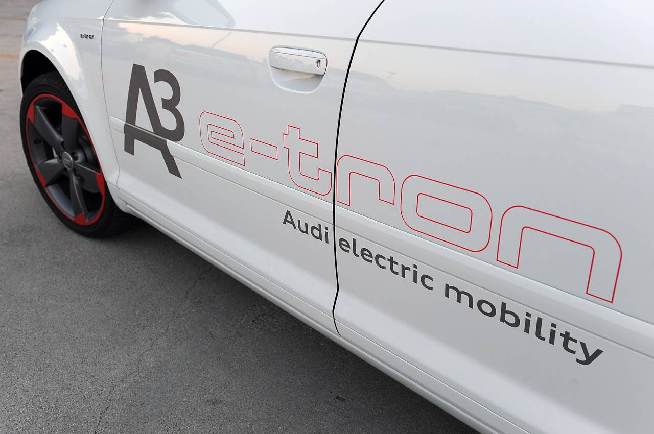 Audi A3 e-tron graphics