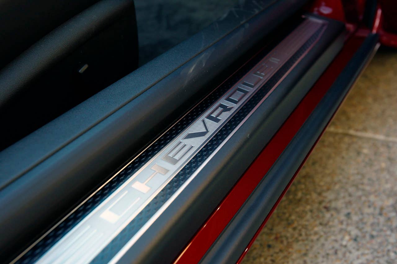 2011 Chevrolet Camaro Convertible side sill