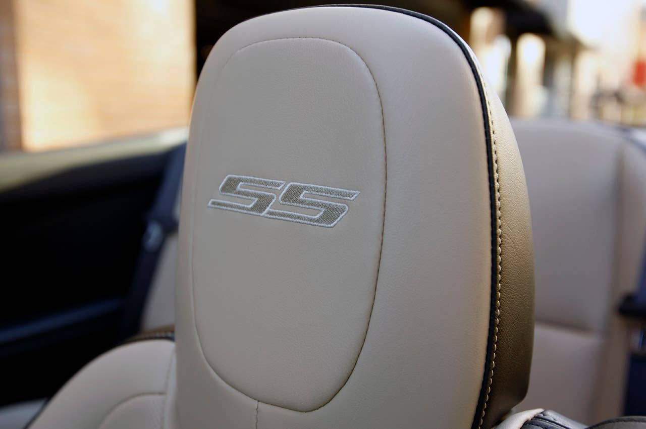 2011 Chevrolet Camaro Convertible headrest