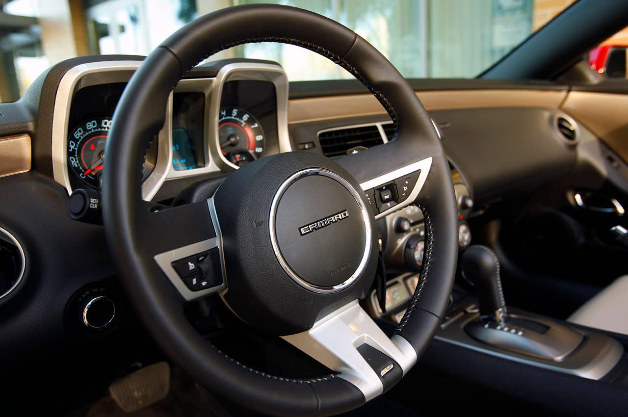2011 Chevrolet Camaro Convertible steering wheel