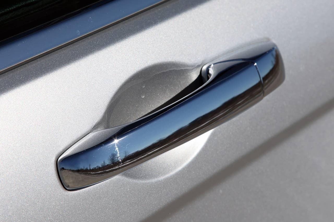 2011 Chrysler 200 door handle