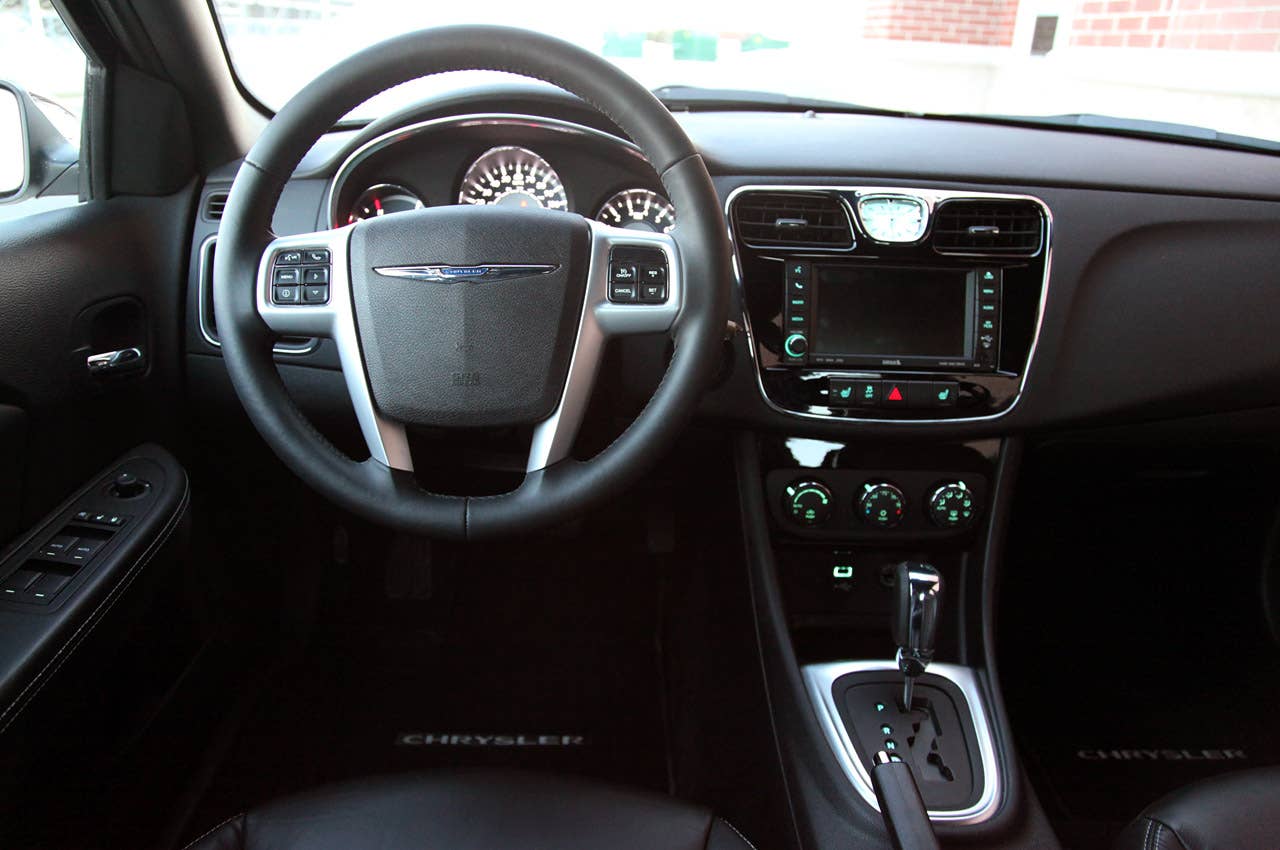 2011 Chrysler 200 interior