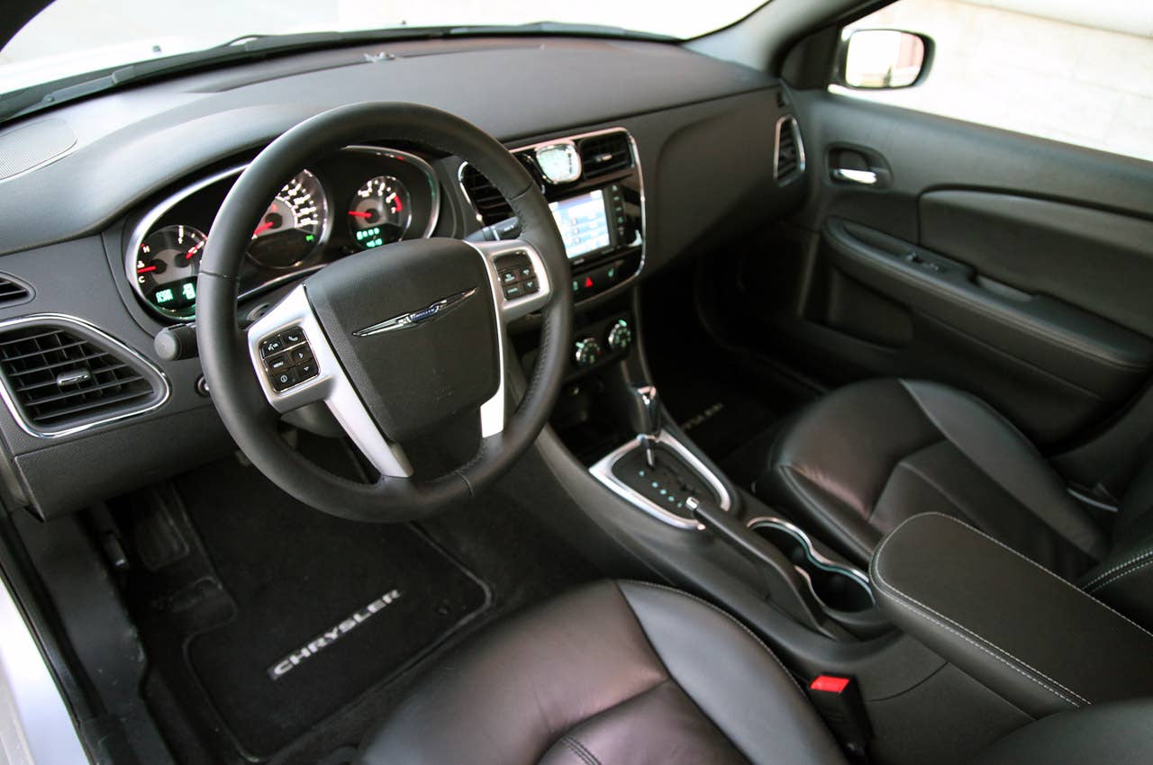 2011 Chrysler 200 interior
