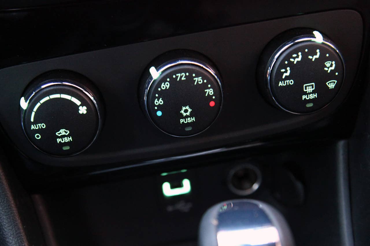 2011 Chrysler 200 climate controls