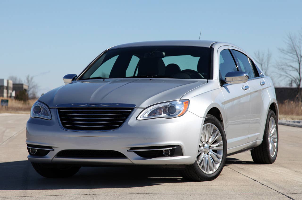 2011 Chrysler 200 front 3/4 view