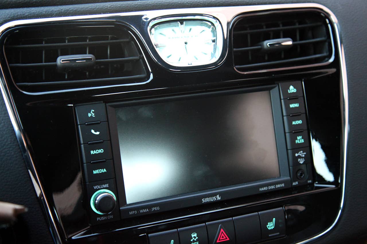 2011 Chrysler 200 multimedia system