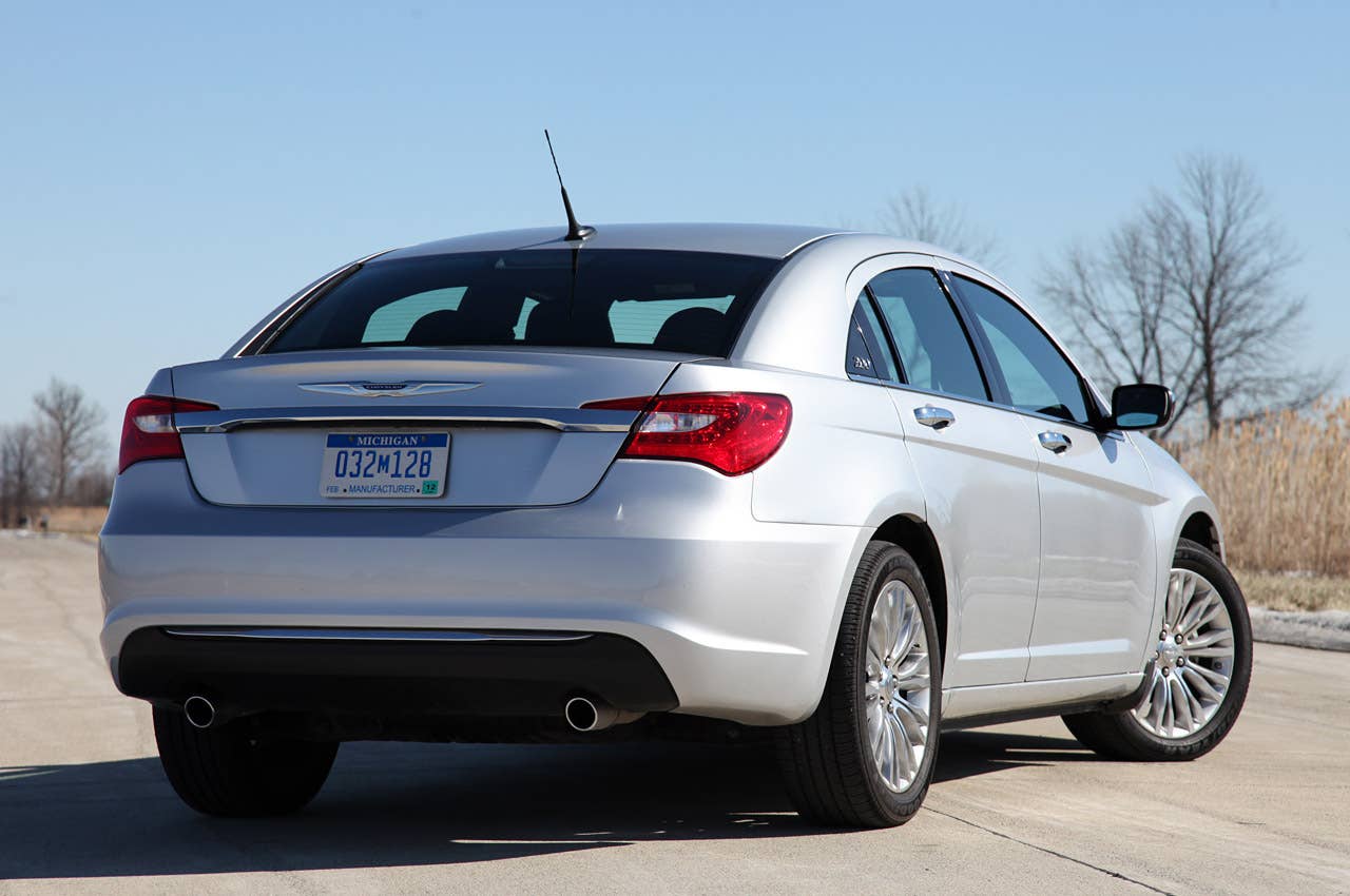2011 Chrysler 200 rear 3/4 view