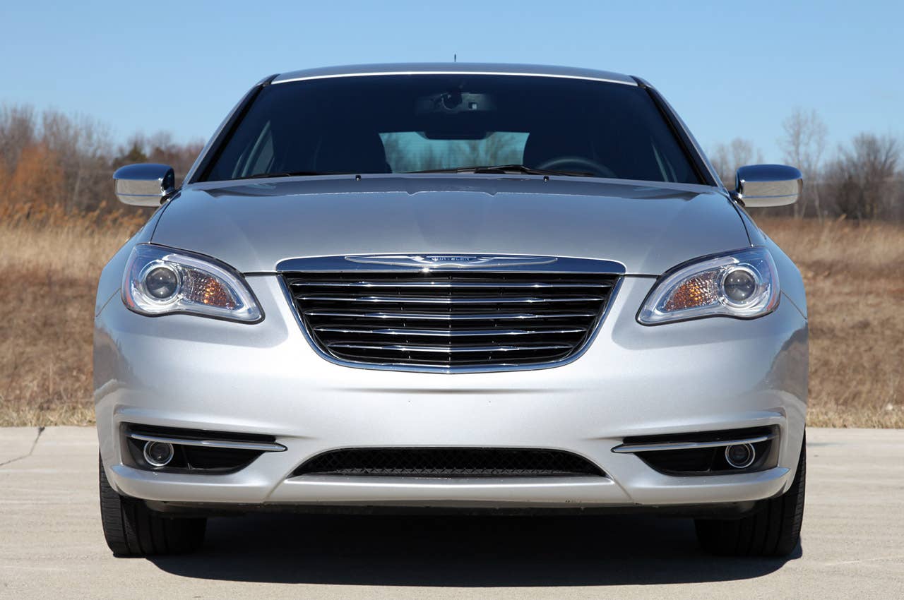 2011 Chrysler 200 front view