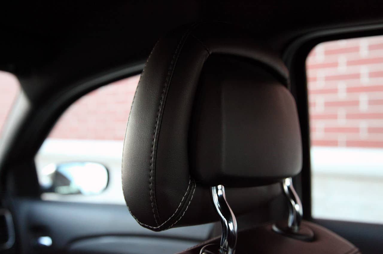 2011 Chrysler 200 headrest