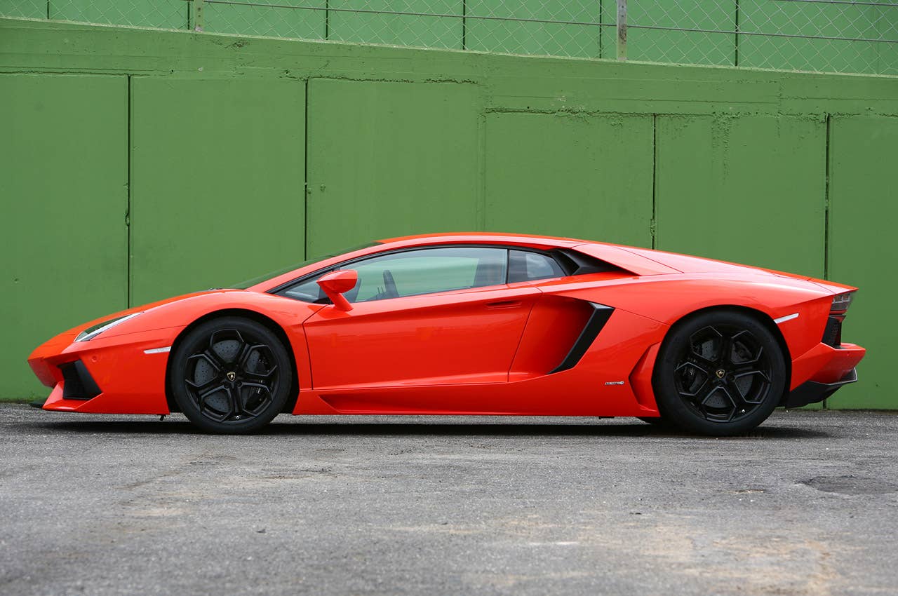 2012 Lamborghini Aventador LP700-4 side view