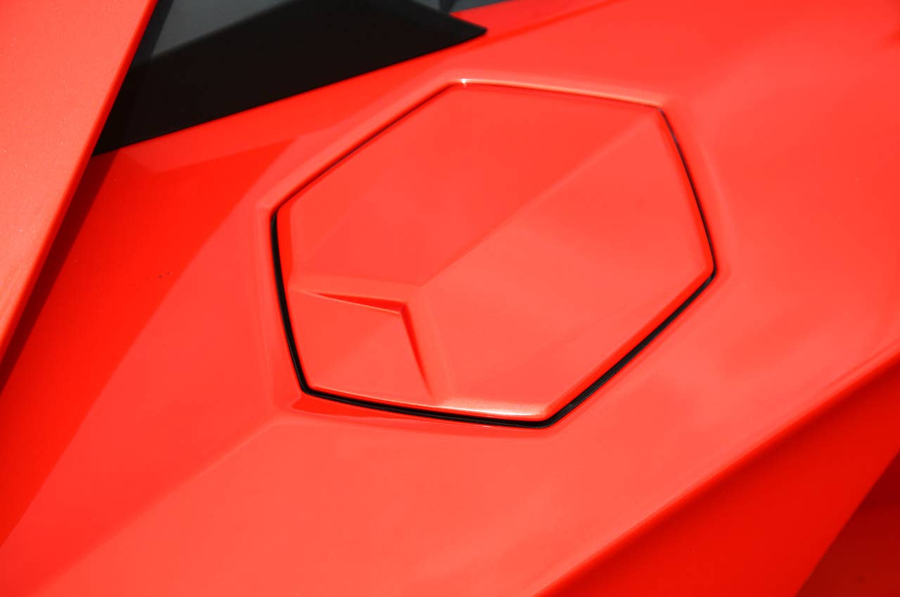 2012 Lamborghini Aventador LP700-4 fuel door