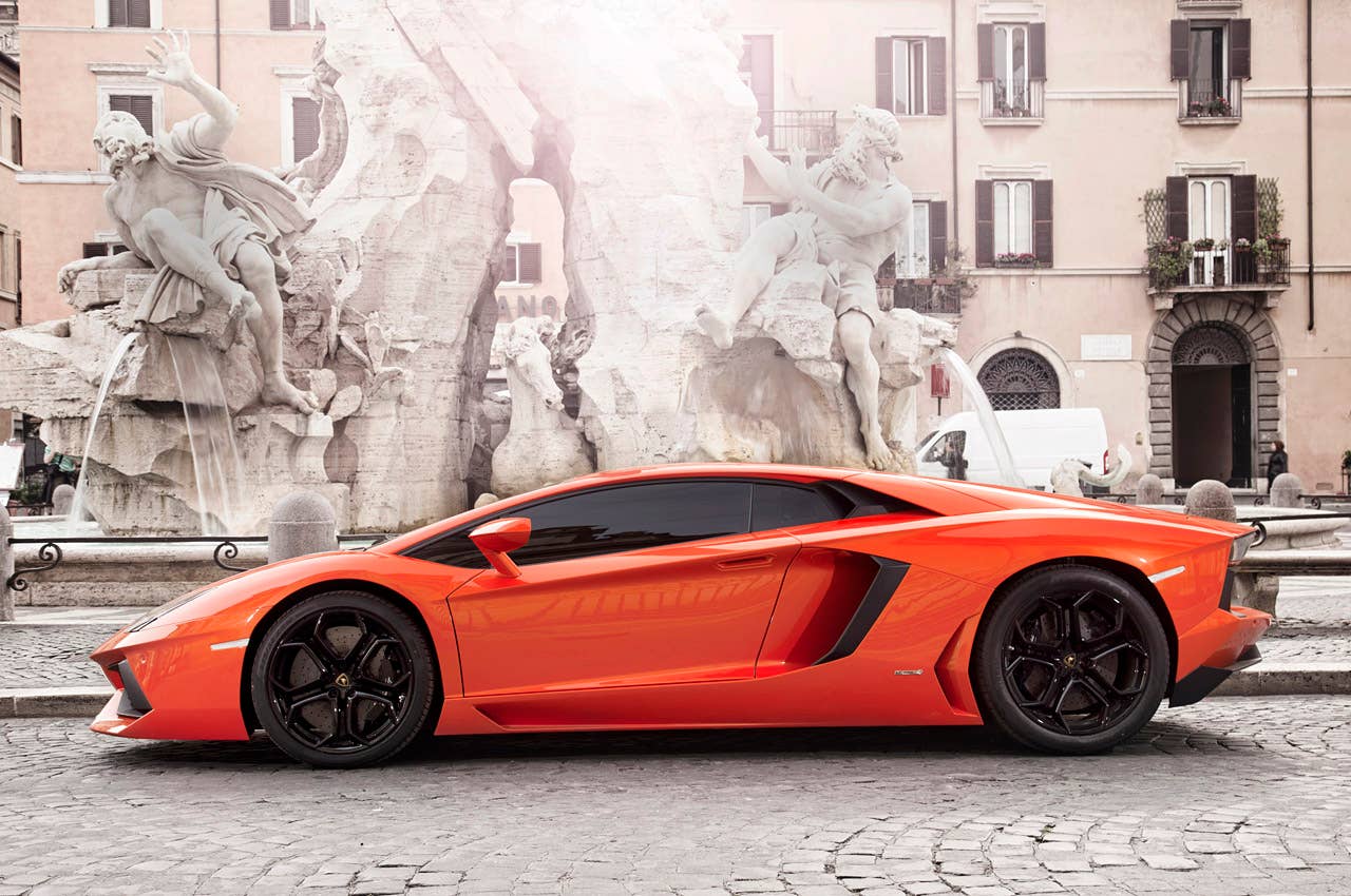 2012 Lamborghini Aventador LP700-4 side view