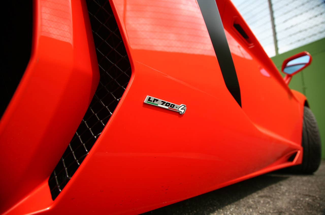 2012 Lamborghini Aventador LP700-4 side detail
