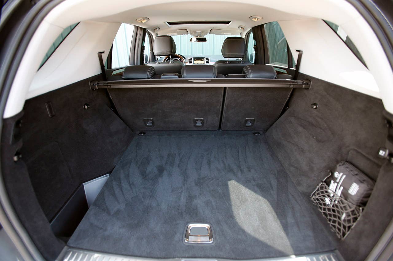 2012 Mercedes-Benz ML350 BlueTec 4Matic rear cargo area