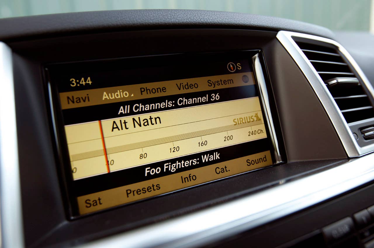 2012 Mercedes-Benz ML350 BlueTec 4Matic audio display