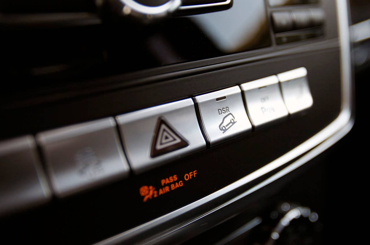 2012 Mercedes-Benz ML350 BlueTec 4Matic DSR button