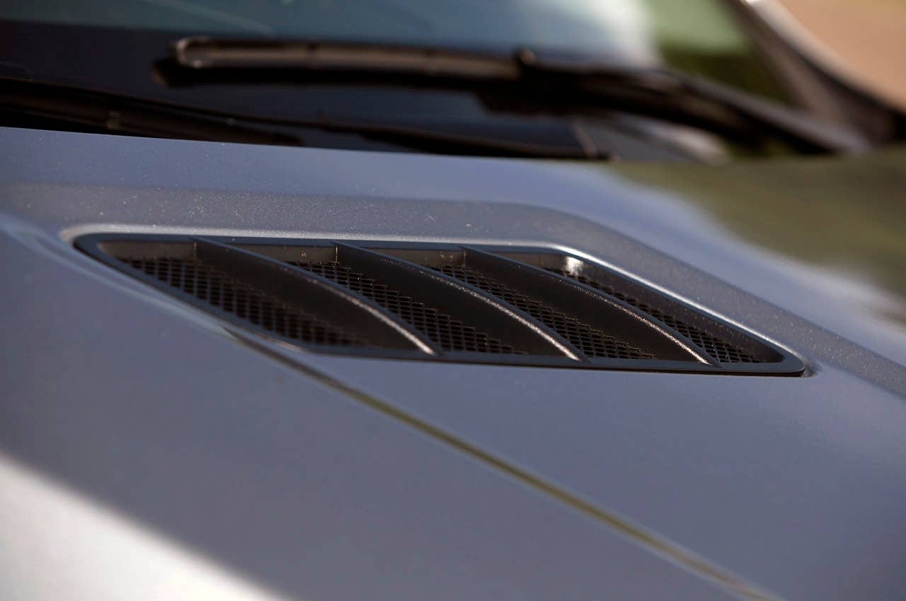 2012 Mercedes-Benz ML350 BlueTec 4Matic hood vents