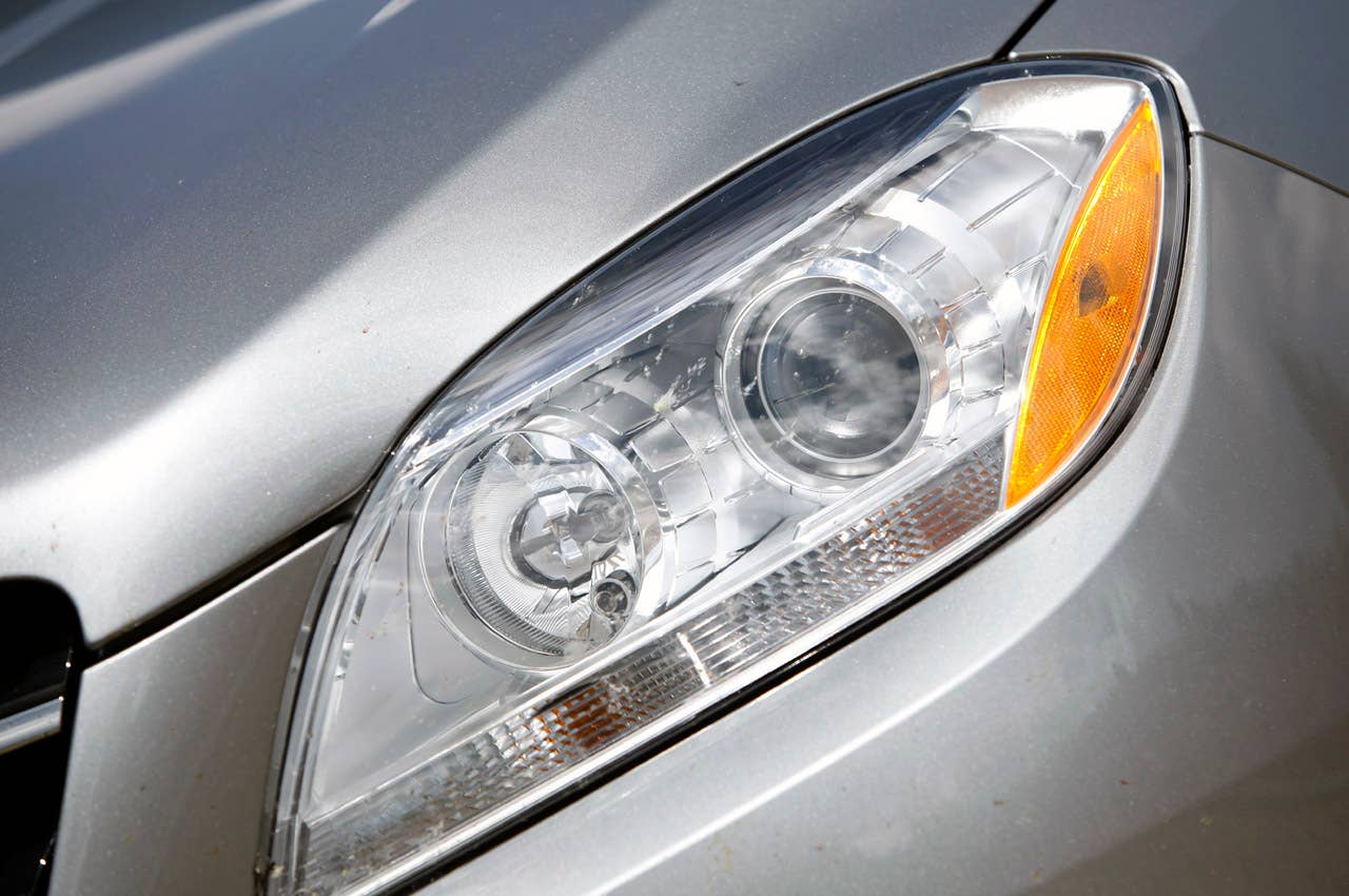 2012 Mercedes-Benz ML350 BlueTec 4Matic headlight