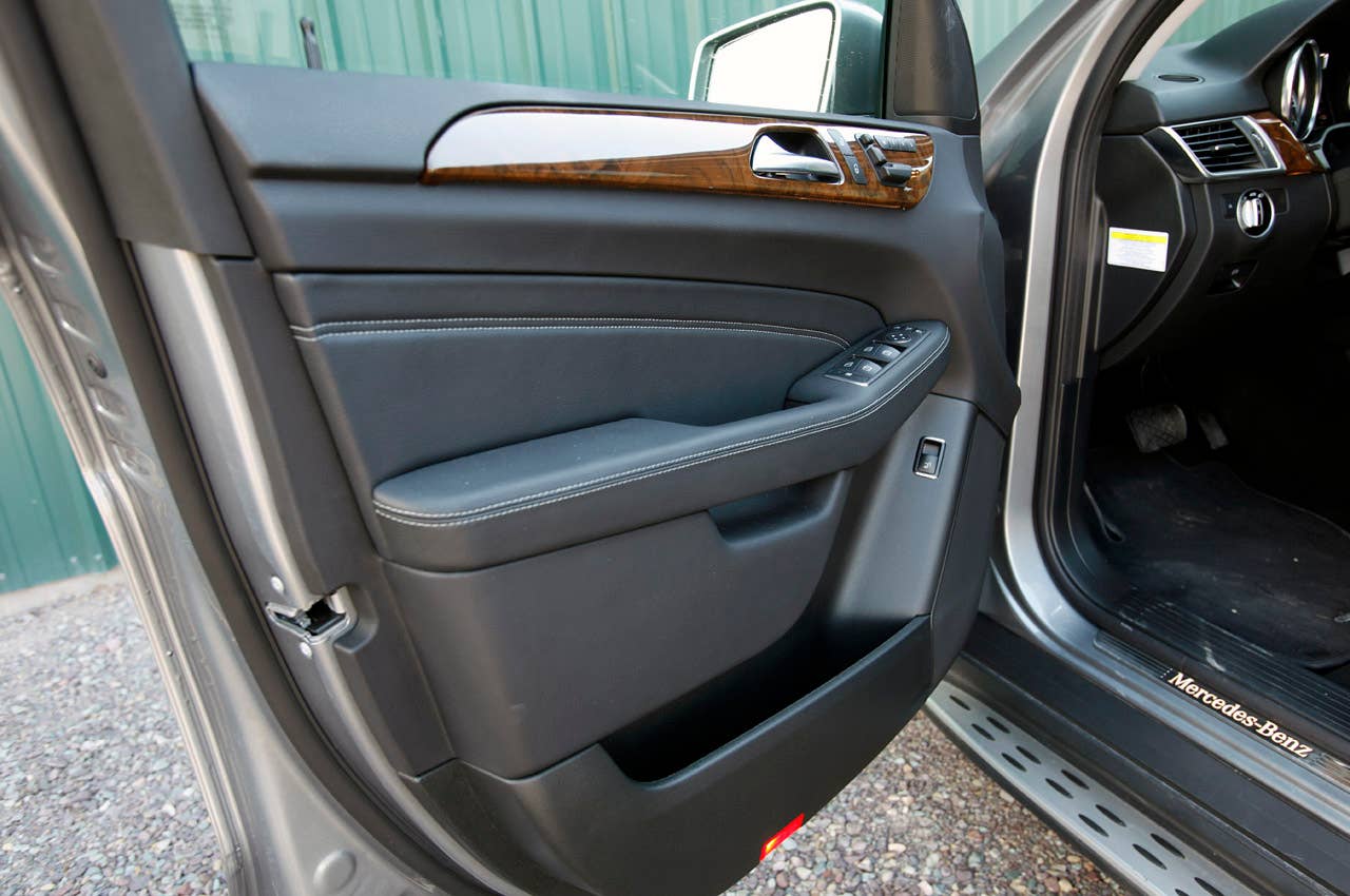2012 Mercedes-Benz ML350 BlueTec 4Matic door