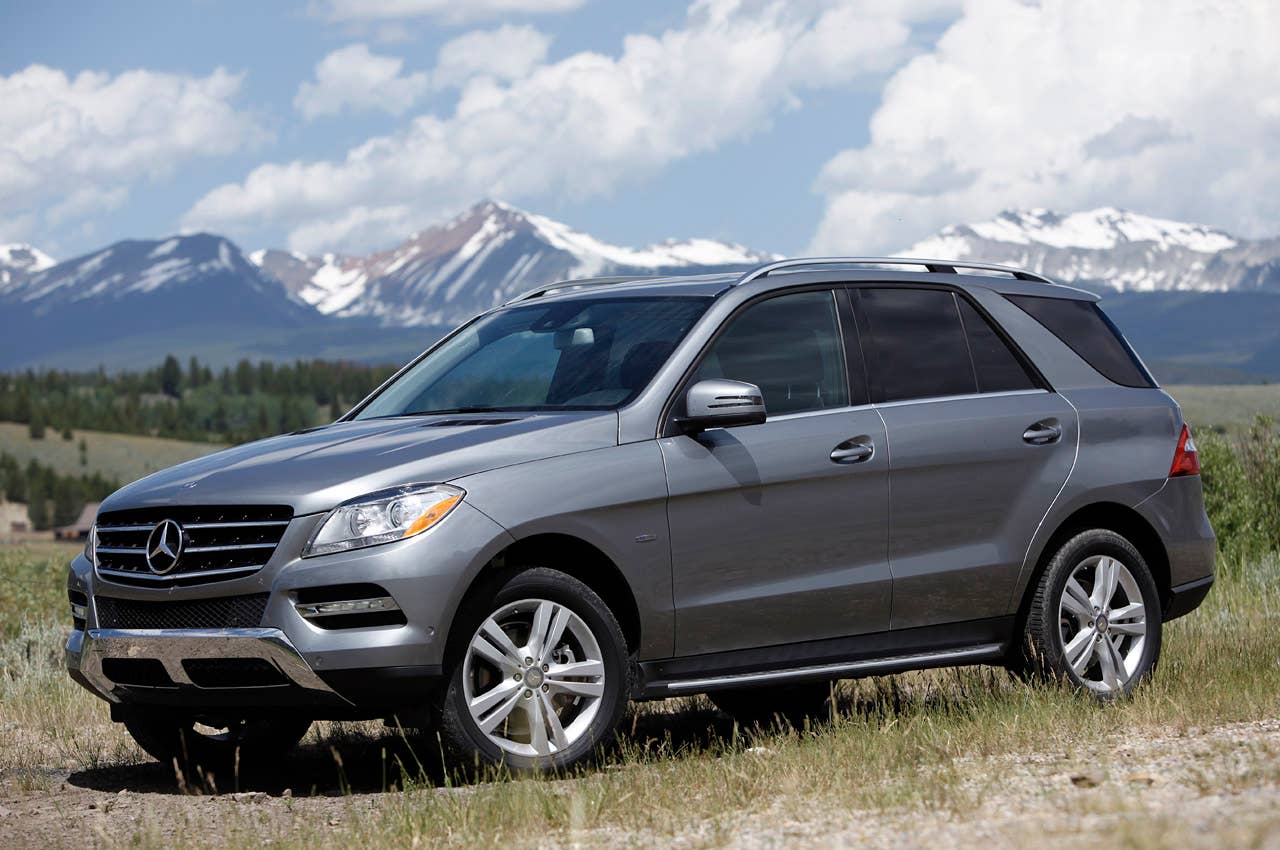 2012 Mercedes-Benz ML350 BlueTec 4Matic front 3/4 view
