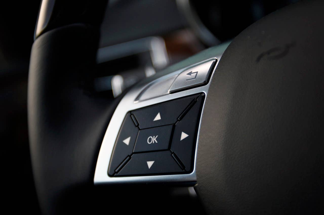 2012 Mercedes-Benz ML350 BlueTec 4Matic steering wheel controls