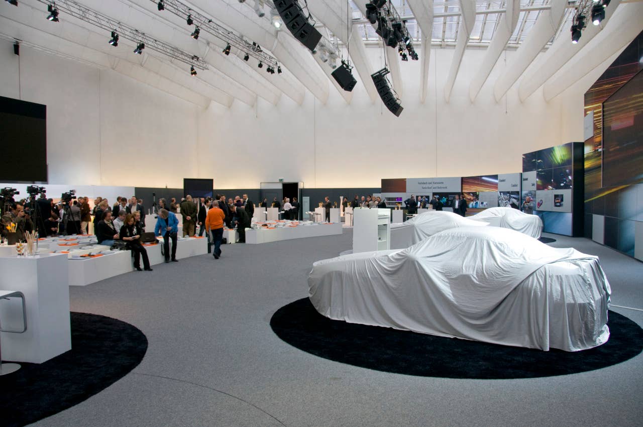 2012 Mercedes-Benz SLK Roadster - European Preview Room overview