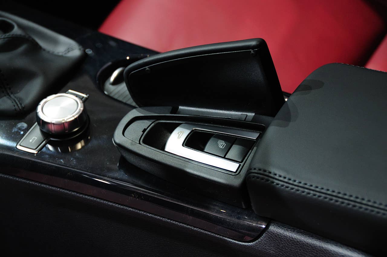 2012 Mercedes-Benz SLK Roadster - European Preview roof switch