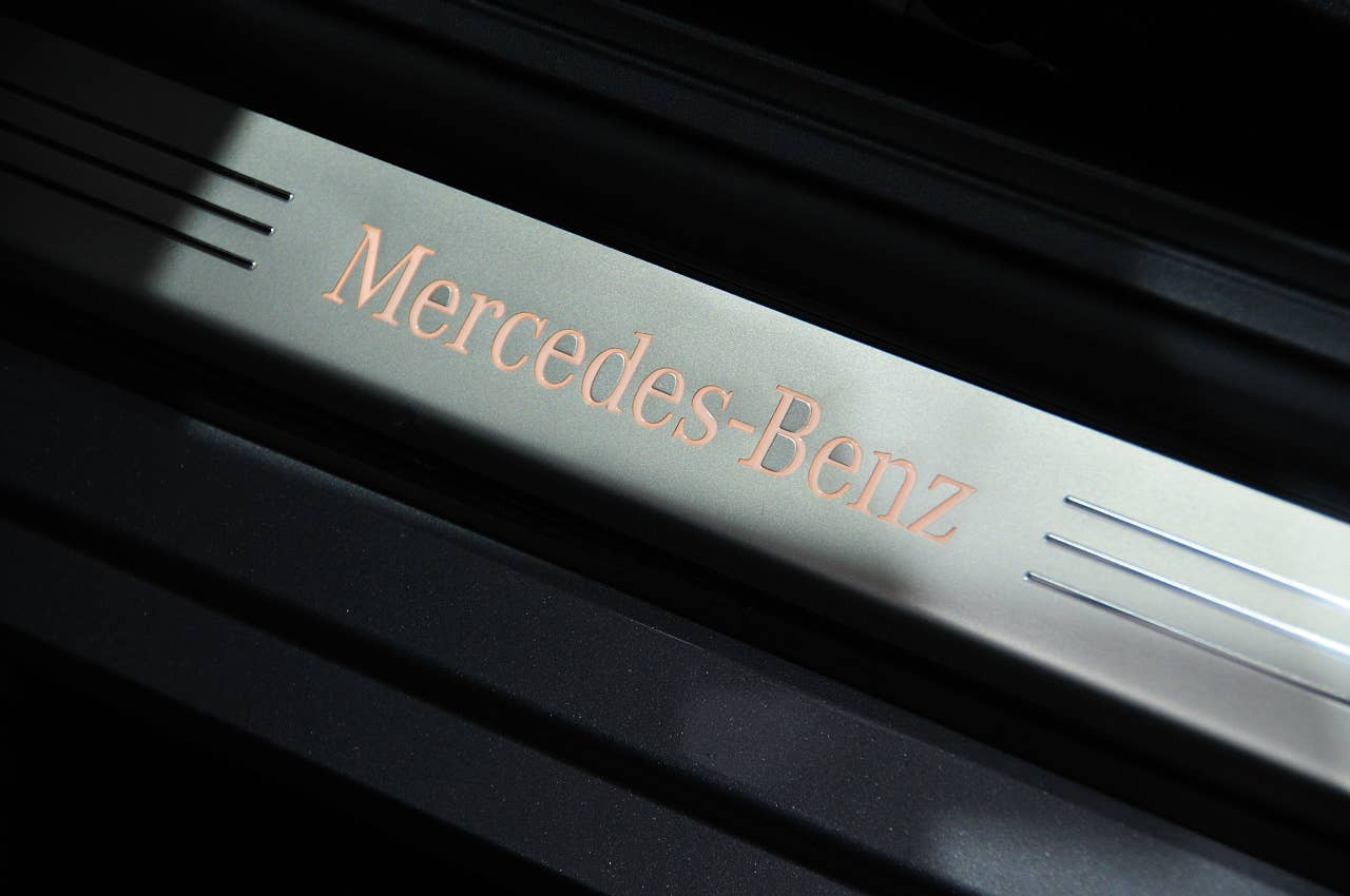 2012 Mercedes-Benz SLK Roadster door sill