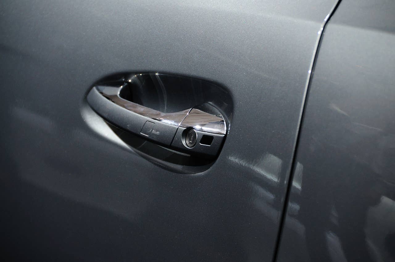 2012 Mercedes-Benz SLK Roadster door handle