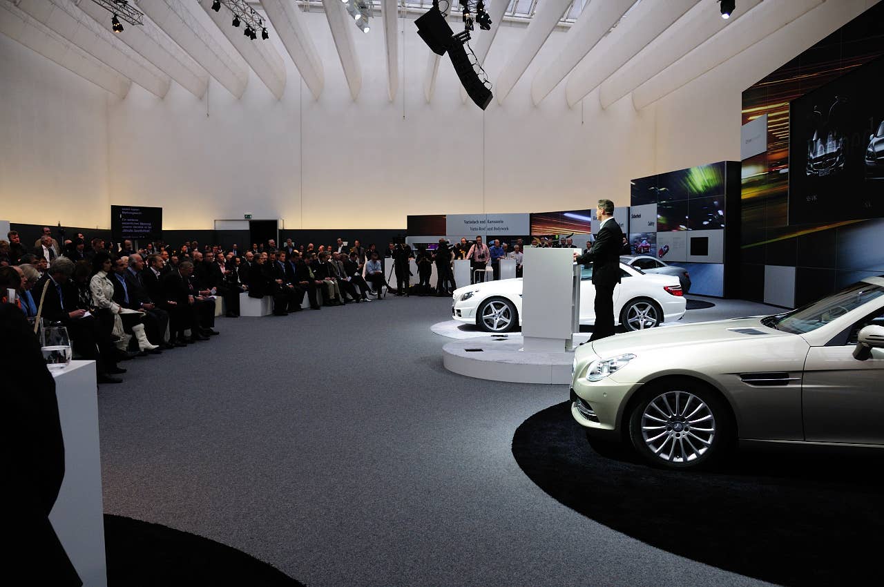 2012 Mercedes-Benz SLK Roadster - European Preview room overview