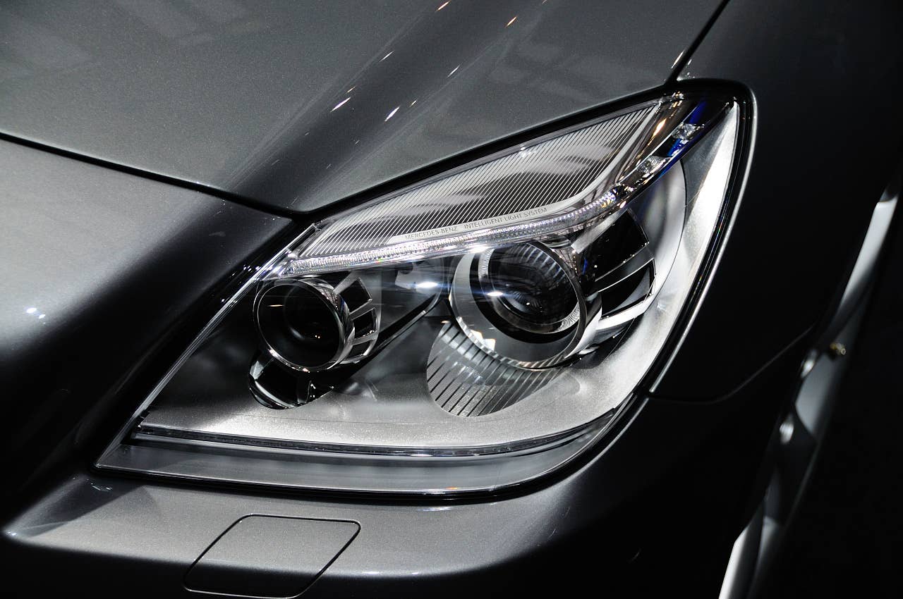 2012 Mercedes-Benz SLK Roadster headlight