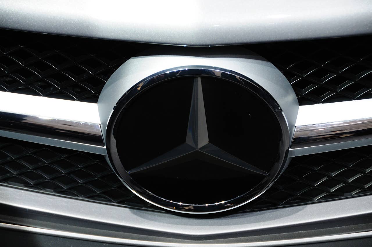 2012 Mercedes-Benz SLK Roadster emblem
