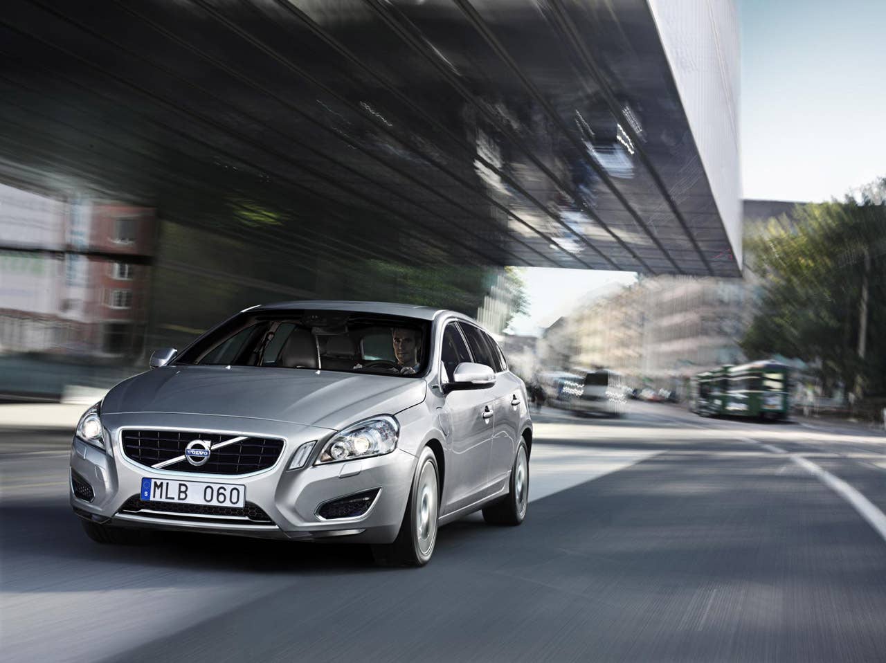 Volvo V60 diesel plug-in hybrid front