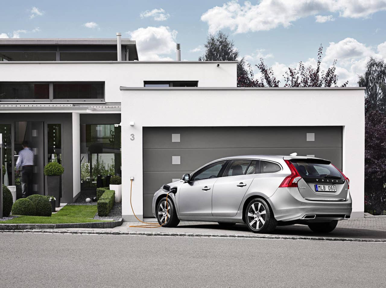 Volvo V60 diesel plug-in hybrid charging