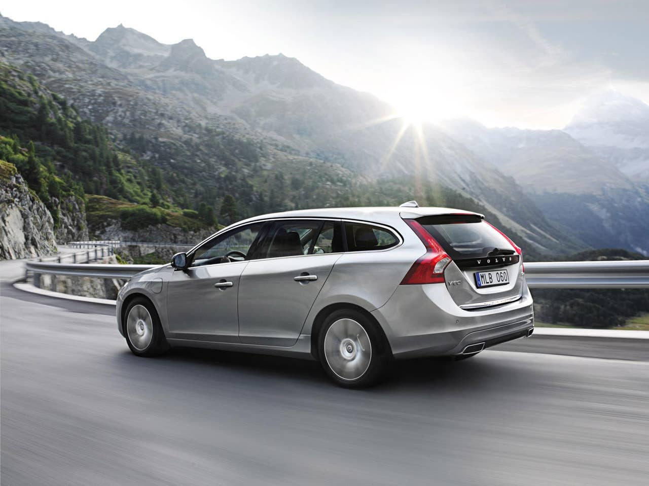Volvo V60 diesel plug-in hybrid side