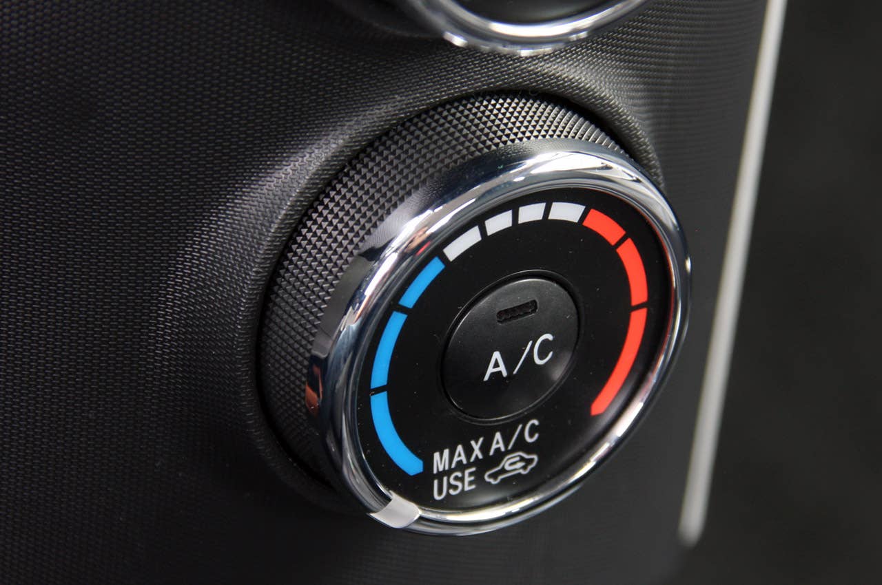 2012 Scion iQ climate controls