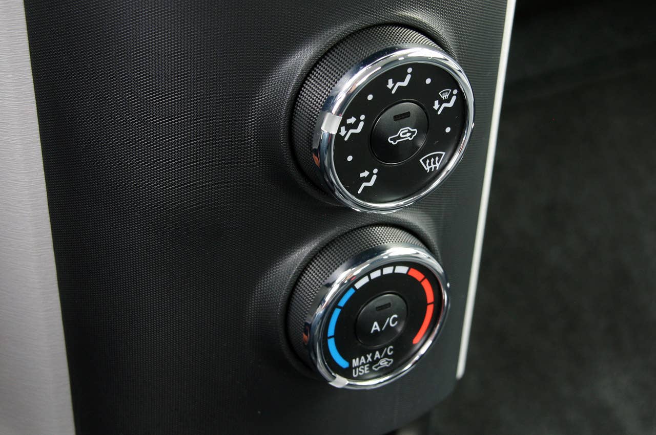 2012 Scion iQ climate controls