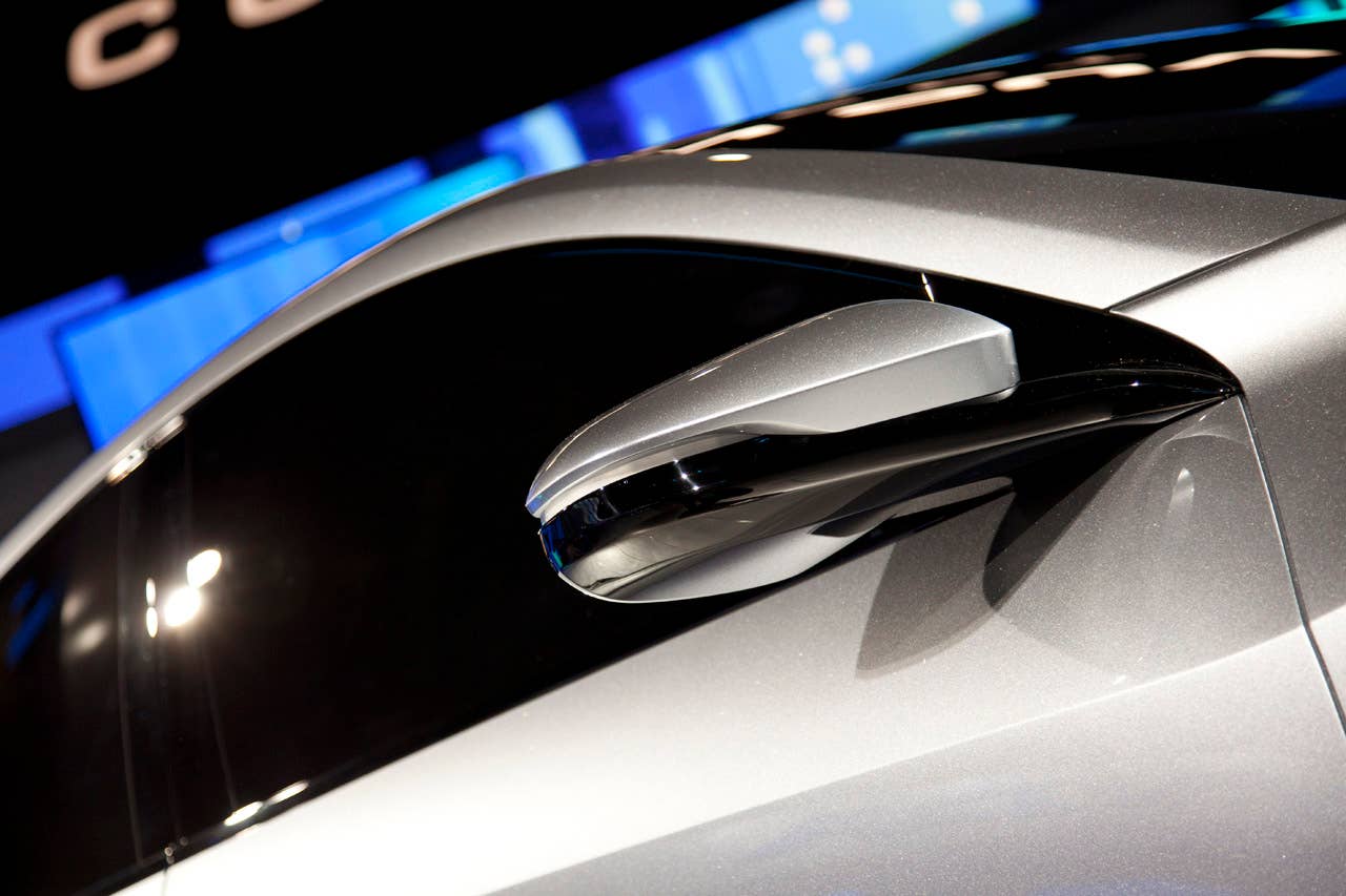 Honda Urban SUV Concept side-view mirror