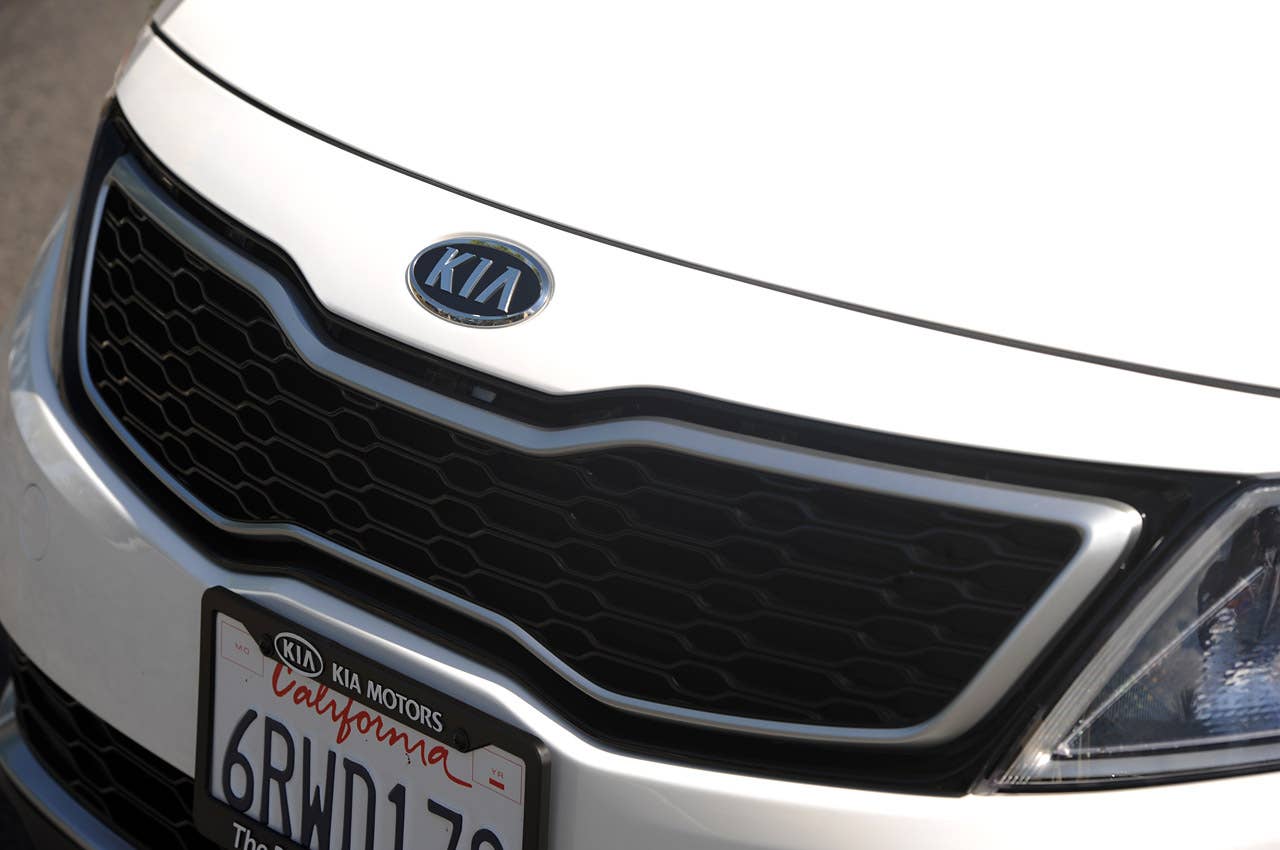 2011 Kia Optima Hybrid grille