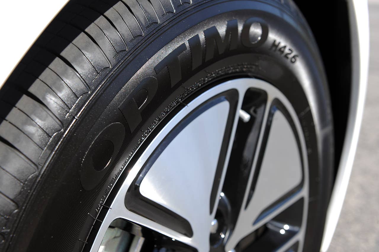 2011 Kia Optima Hybrid tire