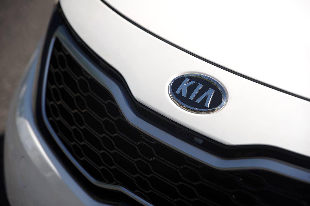 2011 Kia Optima Hybrid grille