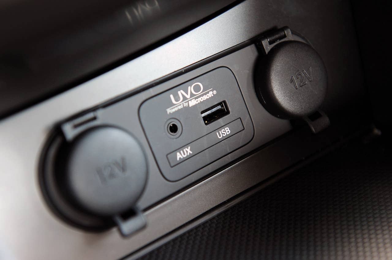 2011 Kia Optima Hybrid USB and AUX ports
