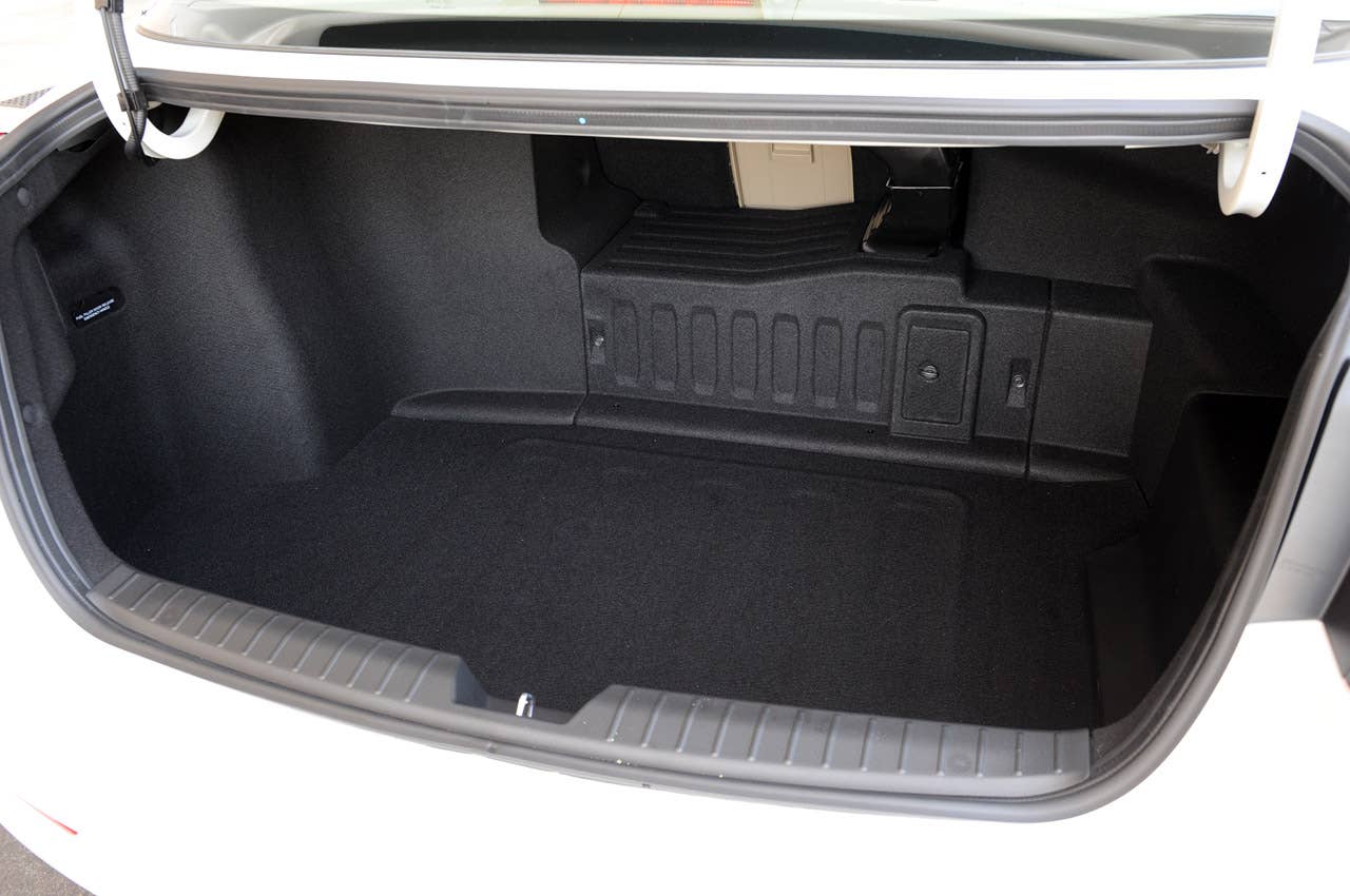 2011 Kia Optima Hybrid trunk