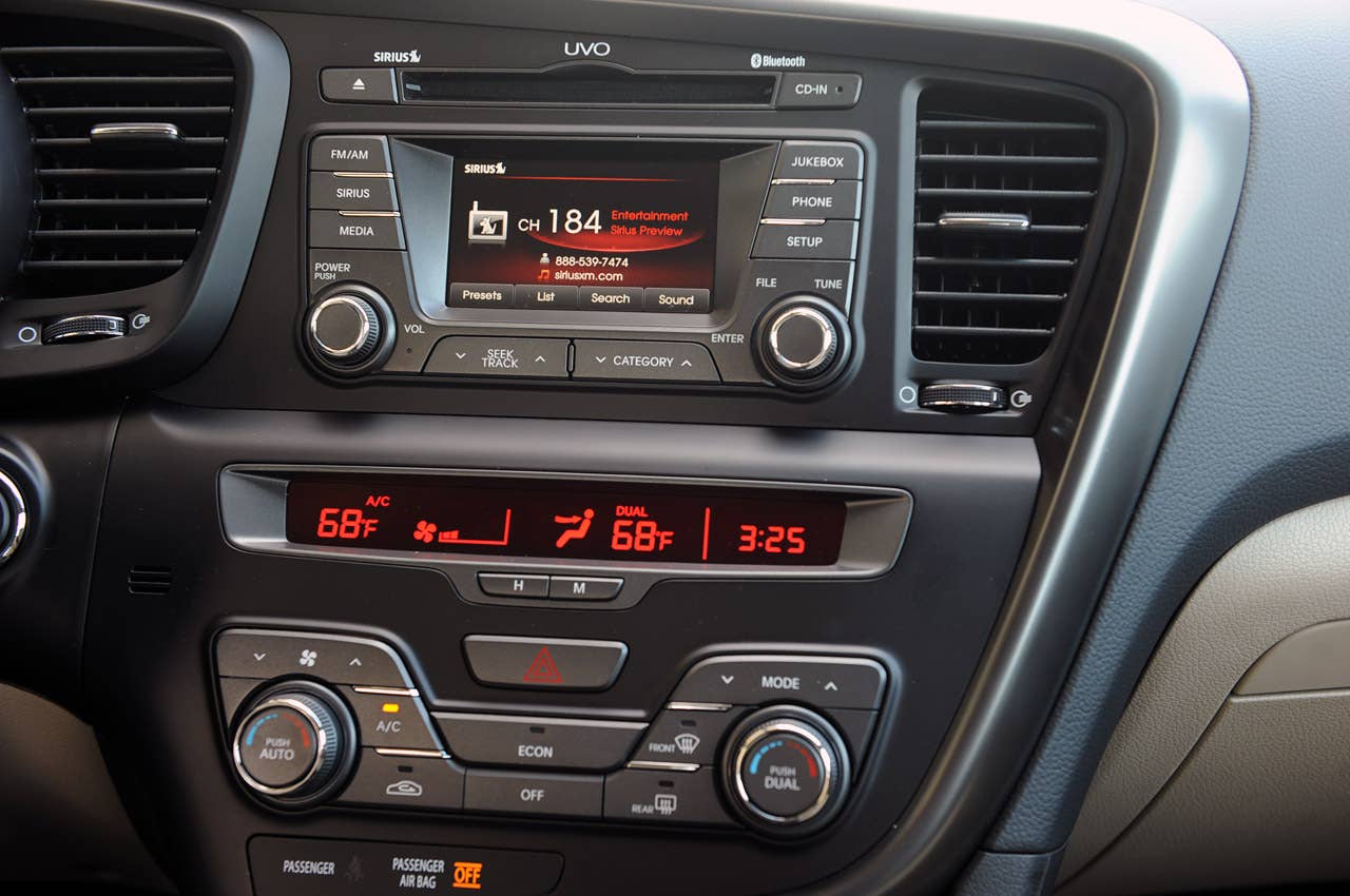 2011 Kia Optima Hybrid instrument panel