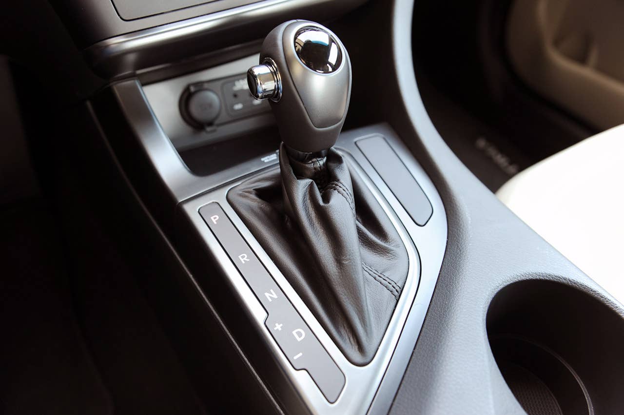 2011 Kia Optima Hybrid shifter
