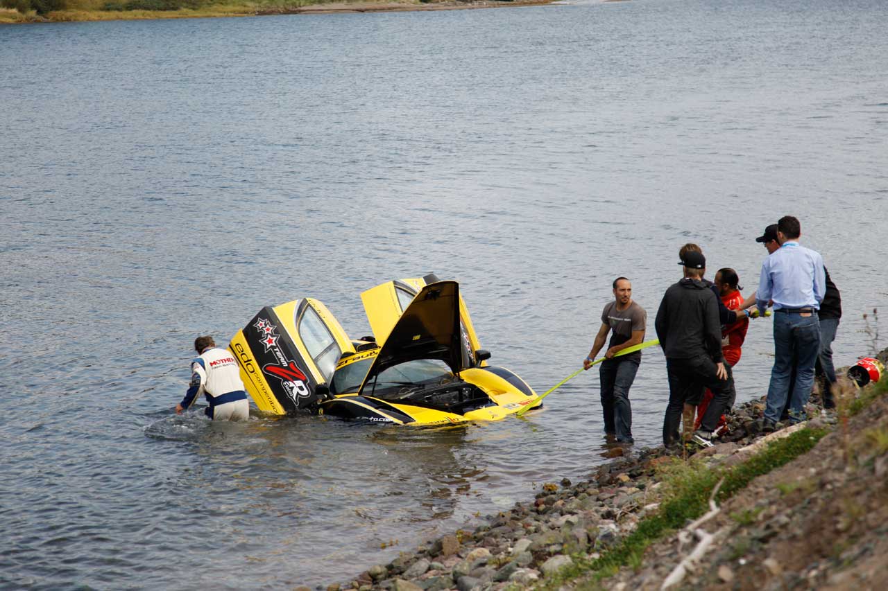 Ferrari Enzo crashes into the ocean